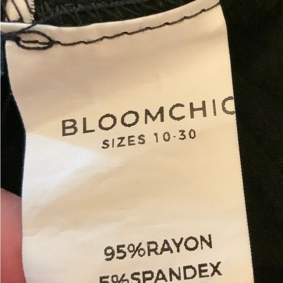 Bloom chic Black Top Blouse with Gold Chain Neckline Short Sleeve Good Condition - Picture 8 of 9